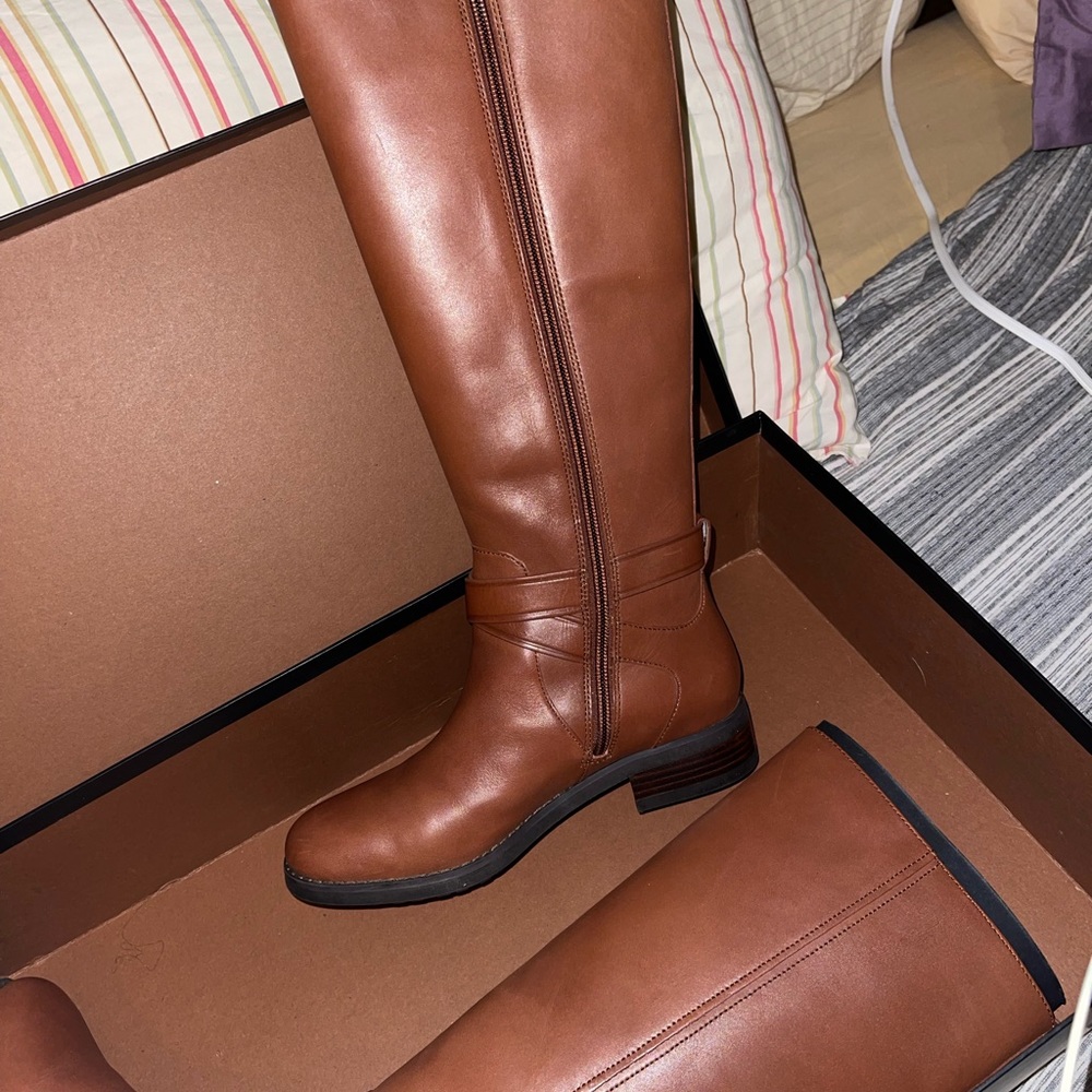 Coach women’s boots, ESSEX SEMI MATTE CALF DARK SADDLE - Picture 3 of 10